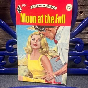 Moon At The Full, by Susan Barrie Vintage Harlequin Romance #904‎ 1975